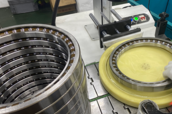 角接觸球軸承萬能配對精度能保證嗎？