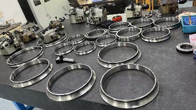 角接觸球軸承的保持架種類與各自的優(yōu)缺點有哪些？